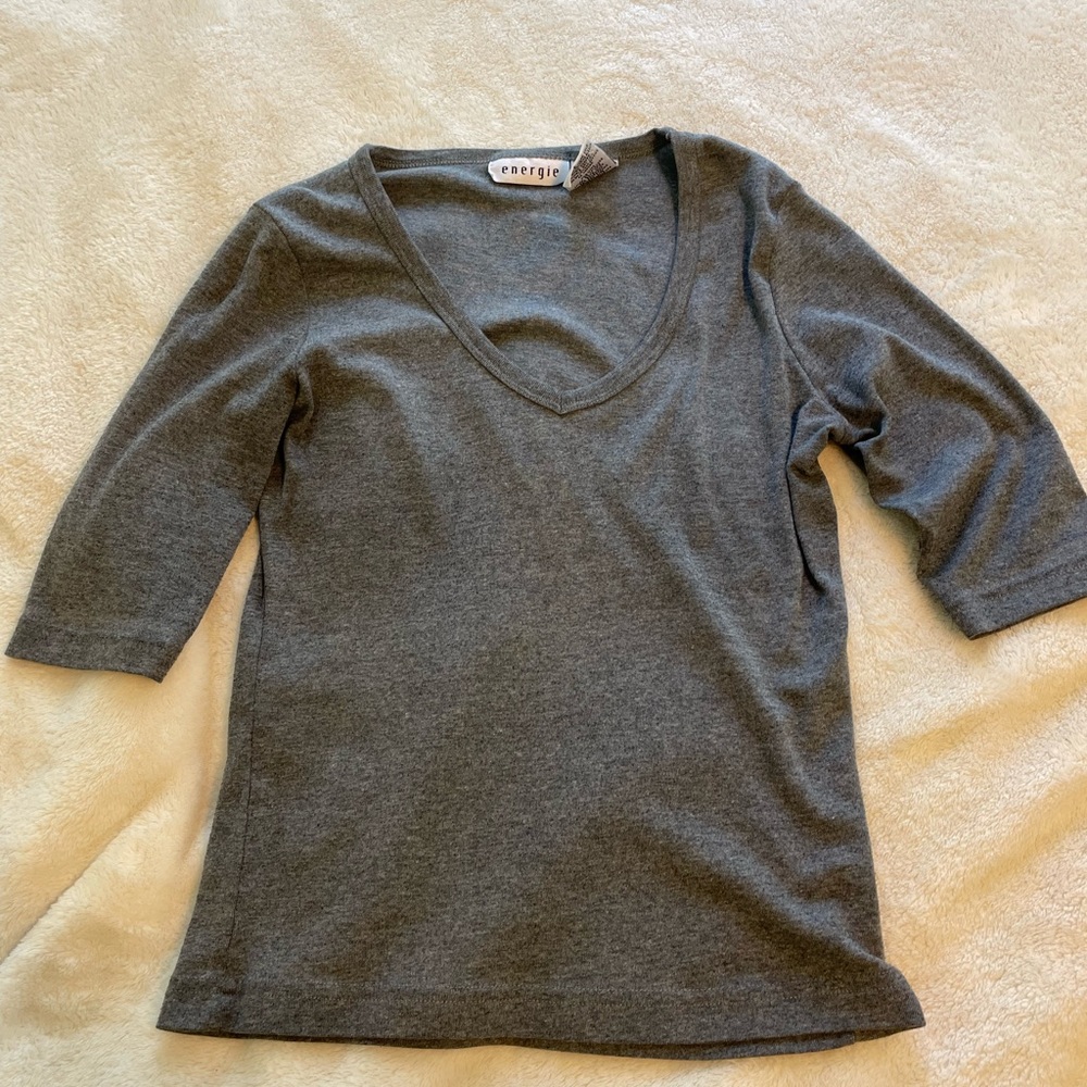 grey v neck 90s shirt